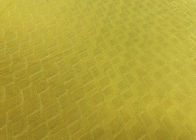 210GSM zachte het Patroon Micro- van 100% Polyester In reliëf gemaakte Fluweelstof voor Gele Huistextiel -