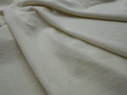 Ervaar het comfort en de duurzaamheid van micro-elastisch fluweelstof voor je kleding