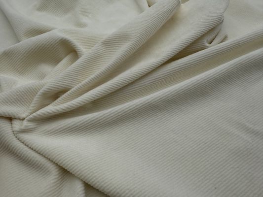 Ervaar het comfort en de duurzaamheid van micro-elastisch fluweelstof voor je kleding