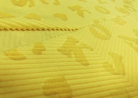 210GSM zachte Micro- van het Alfabetbrieven van 100% Polyester In reliëf gemaakte Gele Fluweelstof -